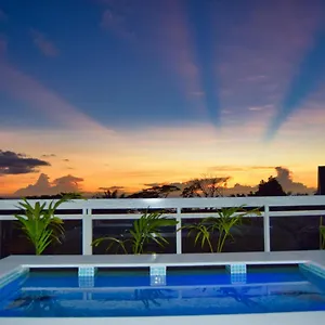 https://venlia.maheislandhotels.com